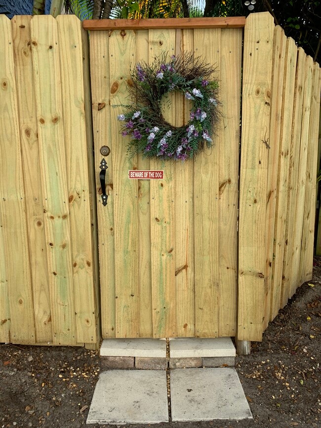 Building Photo - 1229 SE 2nd St