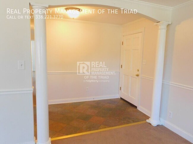 Building Photo - 3 Bedroom/2 Bath Single Story Brick Ranch ...