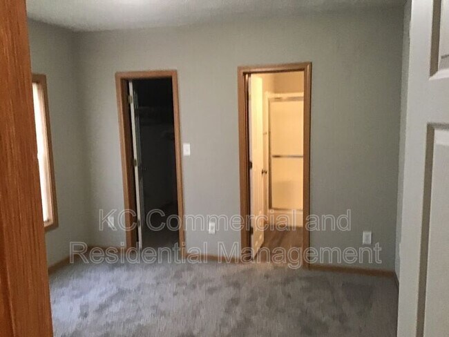 Foto del edificio - 18708-18710 E 13th Terrace Ct N