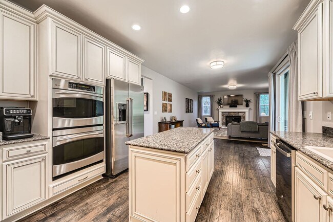 Building Photo - 10463 Meadowleaf Way