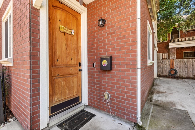 Building Photo - 3004 Portola Way