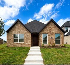 Building Photo - 3008 SW Luna Ln