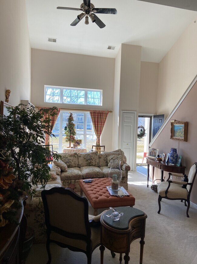 Living room - 25862 Maritime Cir N