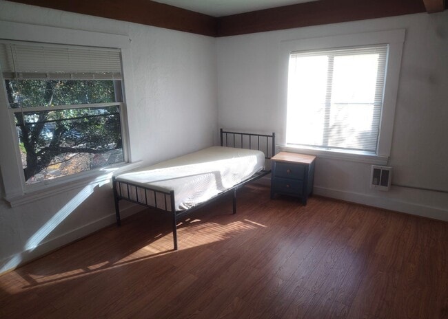 Photo - 1780 Le Roy Ave Apartment