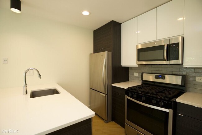 Building Photo - 1 br, 1 bath Condo - City Flats Chicago Fa...