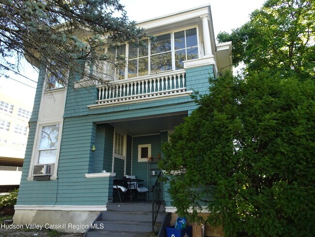 Foto del edificio - 823-825-825 Columbia St