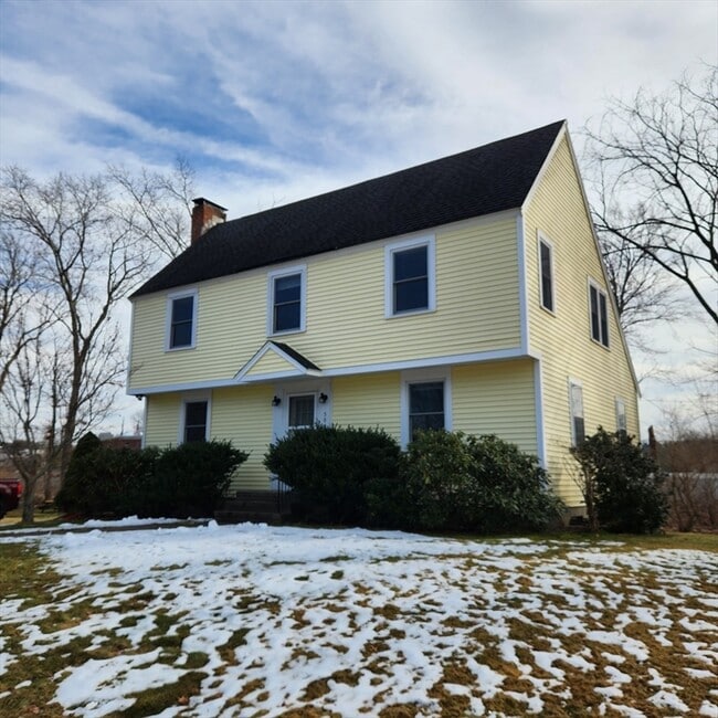 Building Photo - 504 Great Rd