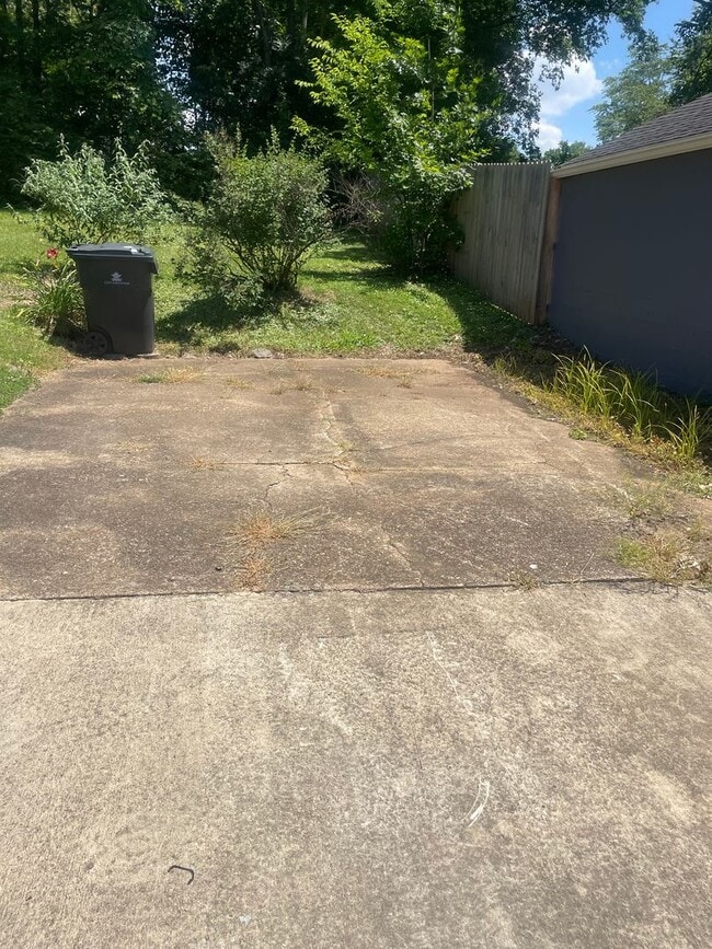 Building Photo - Knoxville 37920 - Very nice updated 2 bedroom home in South Knoxville for rent. - Contact Lisa Vi...