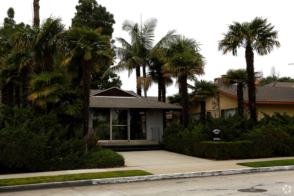 Primary Photo - Community Plaza Apartments