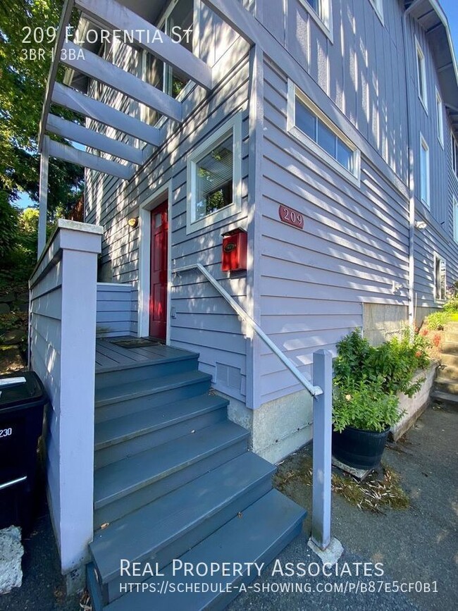 Photo - 209 Florentia St House