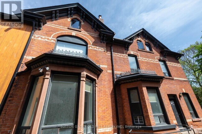 Photo du bâtiment - 133 Dunn Ave