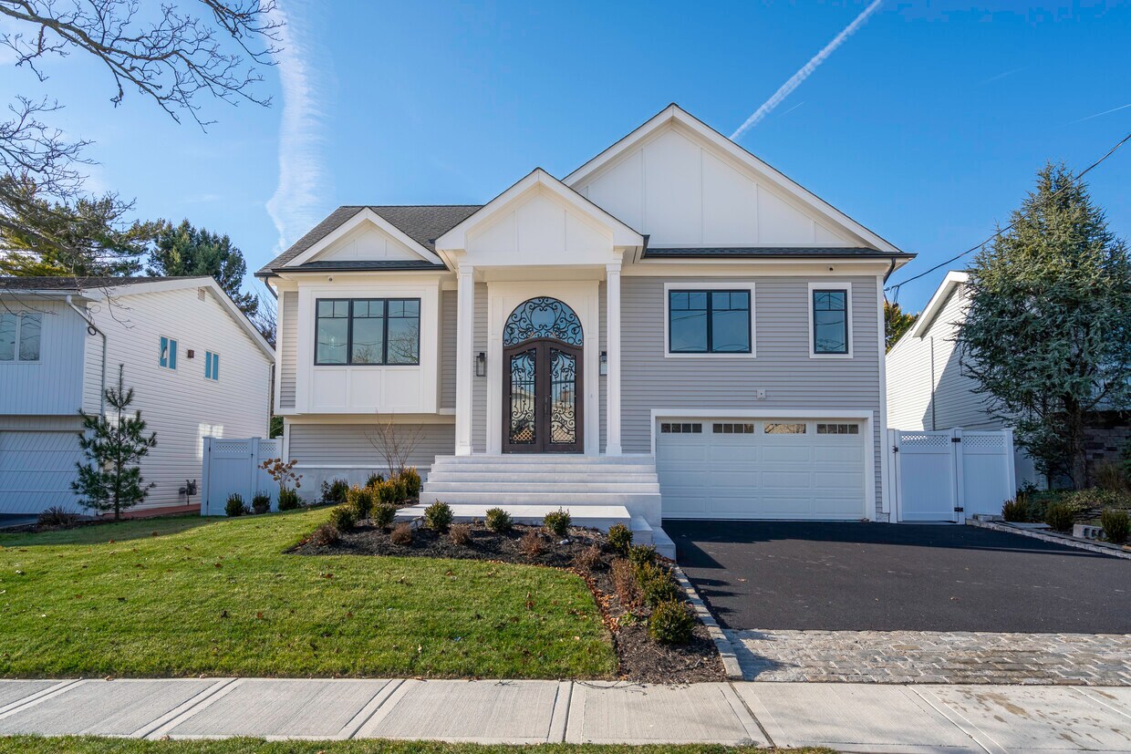 2934 Lonni Ln, Merrick, NY 11566 House Rental in Merrick, NY