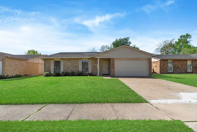 Building Photo - 17615 Autumn Hills Dr