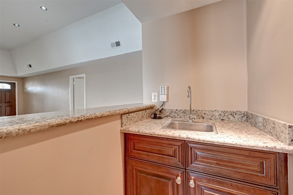 Building Photo - 1902 Sedgie Dr