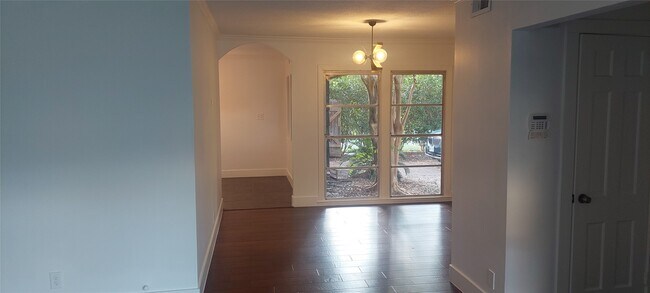 Foto del edificio - 4629 Cedar Oaks Ln