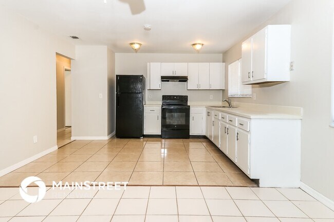 Building Photo - 353 SW Belmont Cir