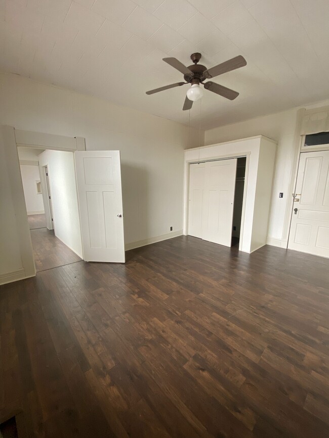 Building Photo - 114 N Main - 6 Unit - Gibsonburg