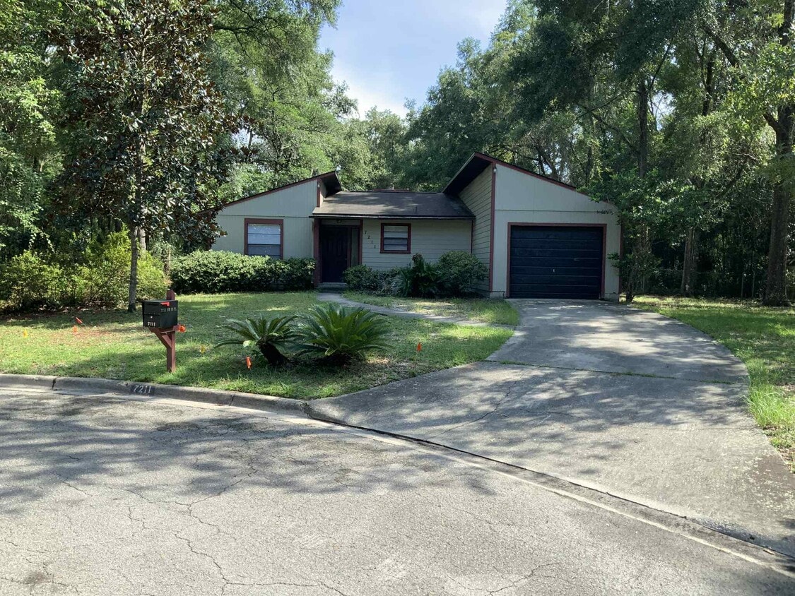 Primary Photo - 7211 SW 18th Pl
