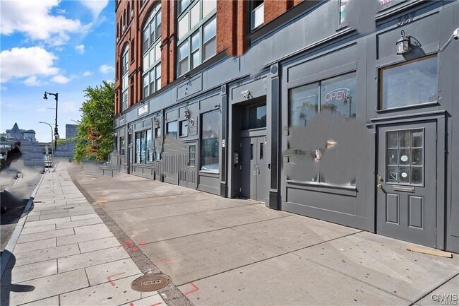 Foto del edificio - 319-25 N Salina St