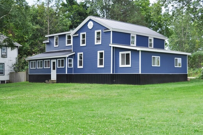 Building Photo - 3852 N Mill Rd
