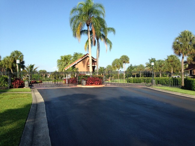 Building Photo - 566401 Arbor Club Way
