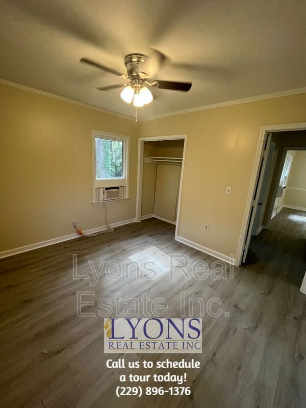 Building Photo - 1805 Clover Dr