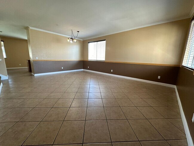 Building Photo - Luxury Living in Fontana: Exquisite 5-Bedr...