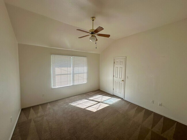 Foto del edificio - 904 Crymes Ln