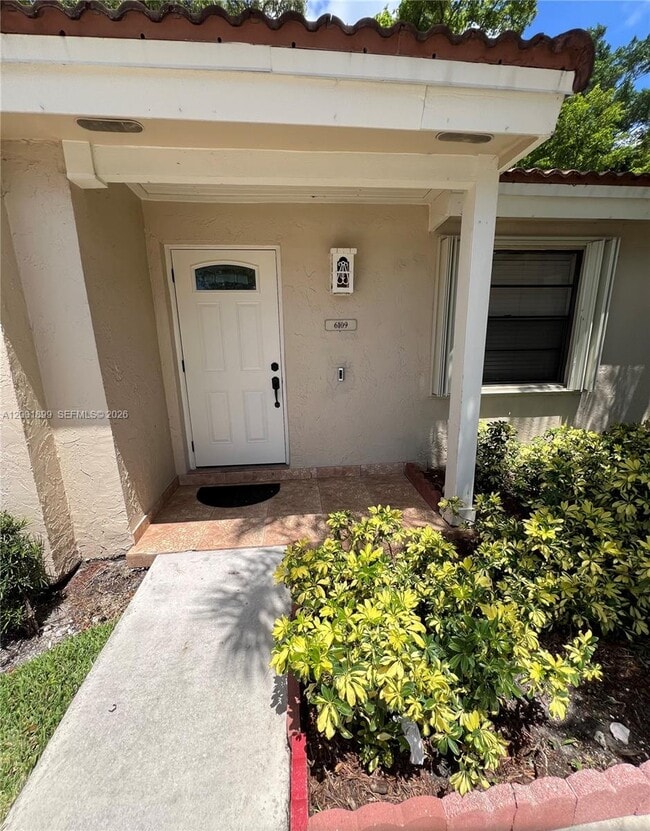 Foto del edificio - 6109 NW 171st St