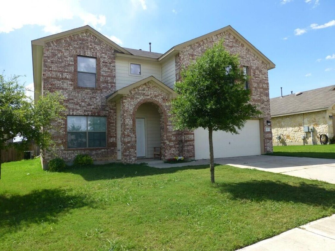Primary Photo - Well Maintained expansive 4 Bedroom Home w...