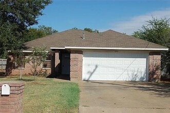 Building Photo - 1202 Spell Ave