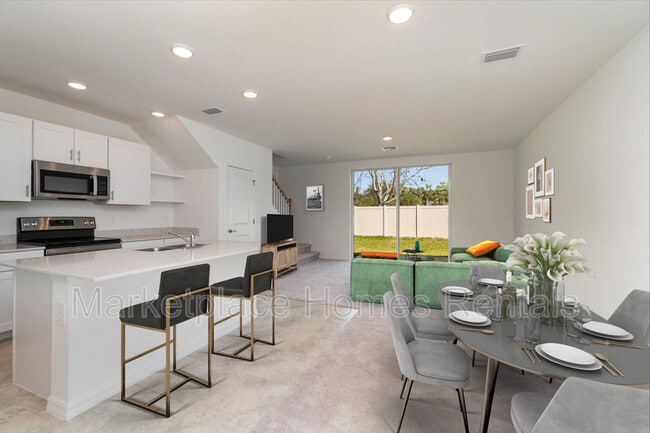 Building Photo - 9319 Cadence Ct