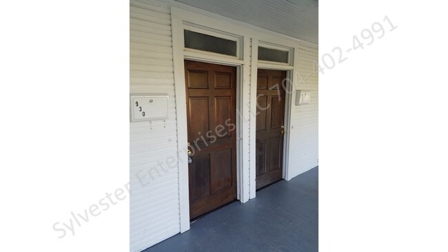 Foto del edificio - 930 N Main St