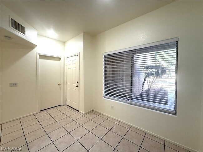 Foto del edificio - 7450 S Eastern Ave