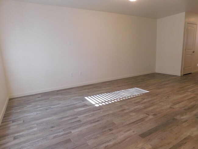 Foto del edificio - Newer Construction close to Community Hospital