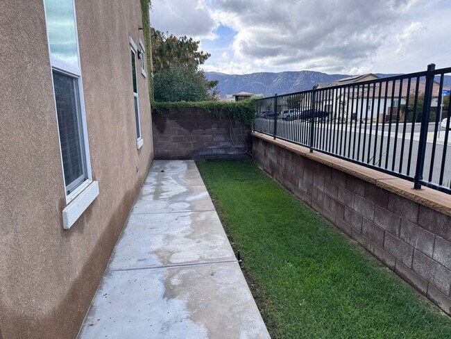 Foto del edificio - Large Newer Home - 4 Bedroom / 3 1/2 Bath