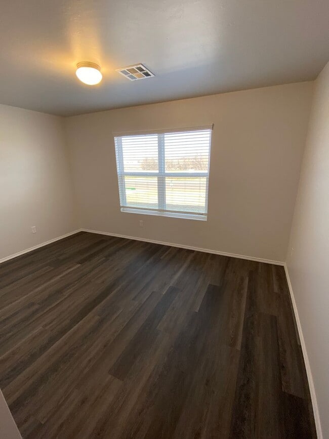 Foto del edificio - *Pre-Leasing*  Three Bedroom | Two Bathroo...