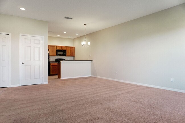 Building Photo - Townhome in Poinciana now available!