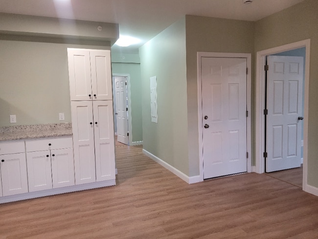 Building Photo - 13 Myrtle St