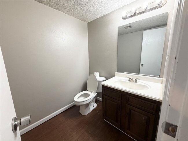 Foto del edificio - 207 White Oak Dr NE