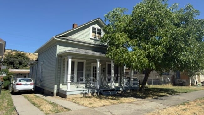 Building Photo - 1416 SE Pine St