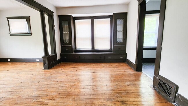 Foto del edificio - 6173 Morton Ave