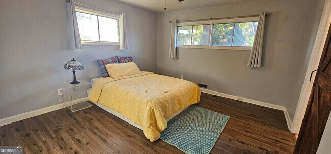 Foto del edificio - 1976 Columbia Dr