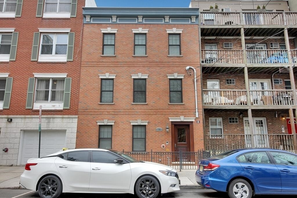 Primary Photo - 114 Adams St