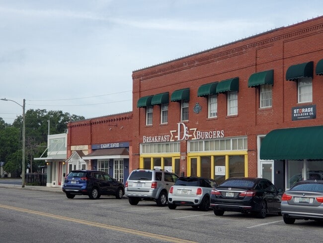 Building Photo - 427 10th Ave W