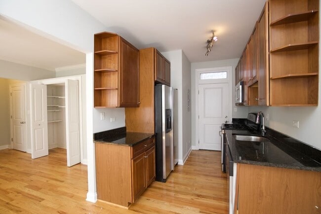 Foto del edificio - 726 W Addison St