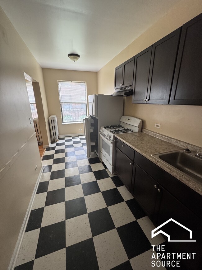 Building Photo - 7722 N Marshfield Ave