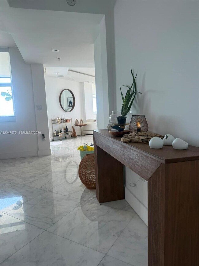 Building Photo - 9201 Collins Ave