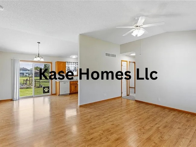 Building Photo - 439 W Meadowlark St