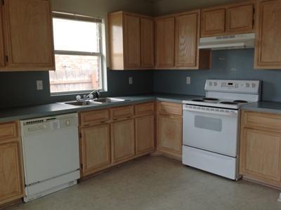 Building Photo - Available 09/10/26. Inviting floor plan!